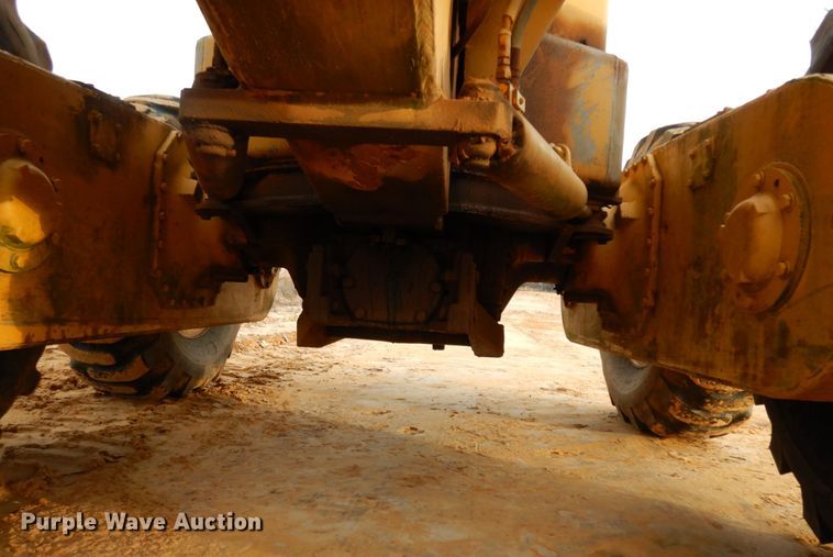 image for item DJ8235 1973 John Deere 570A  motor grader