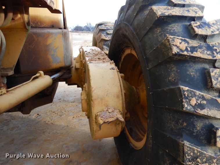 image for item DJ8235 1973 John Deere 570A  motor grader