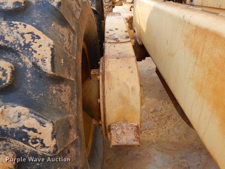 image for item DJ8235 1973 John Deere 570A  motor grader