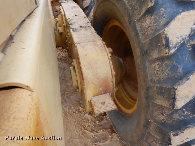 image for item DJ8235 1973 John Deere 570A  motor grader