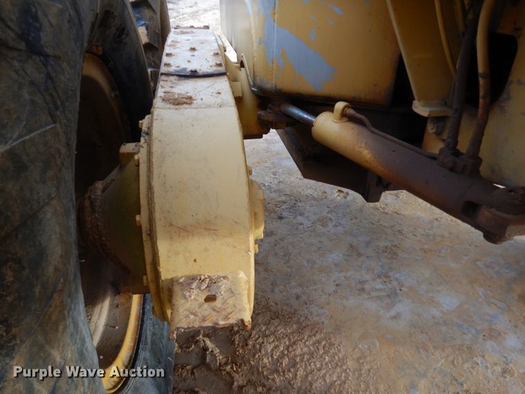 image for item DJ8235 1973 John Deere 570A  motor grader