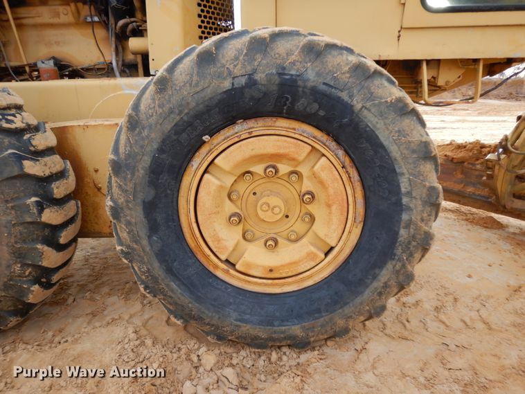 image for item DJ8235 1973 John Deere 570A  motor grader