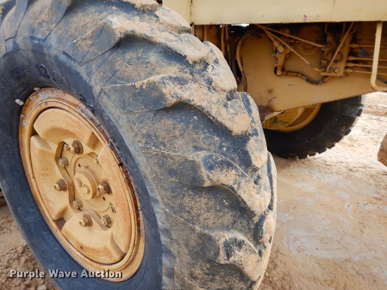 image for item DJ8235 1973 John Deere 570A  motor grader