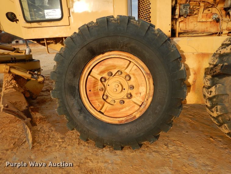 image for item DJ8235 1973 John Deere 570A  motor grader