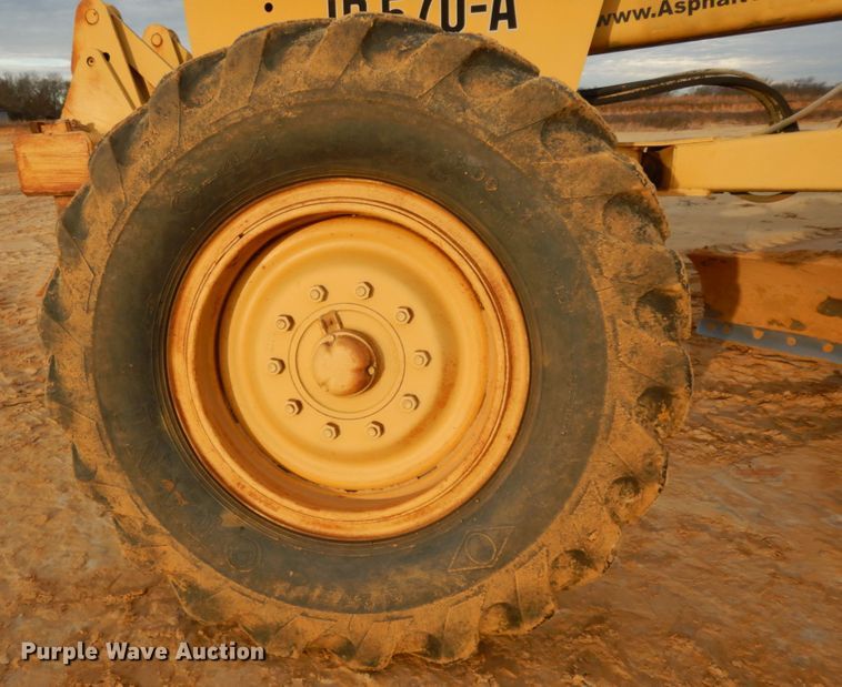 image for item DJ8235 1973 John Deere 570A  motor grader