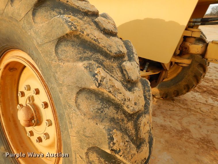 image for item DJ8235 1973 John Deere 570A  motor grader