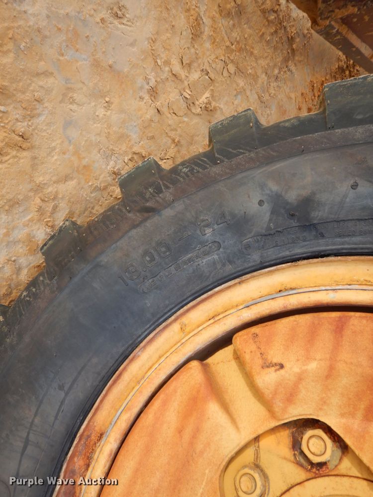 image for item DJ8235 1973 John Deere 570A  motor grader