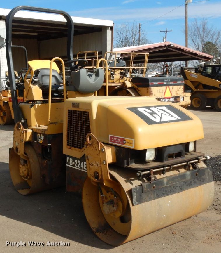 image for item DJ8237 Caterpillar CB-224E  double drum vibratory roller