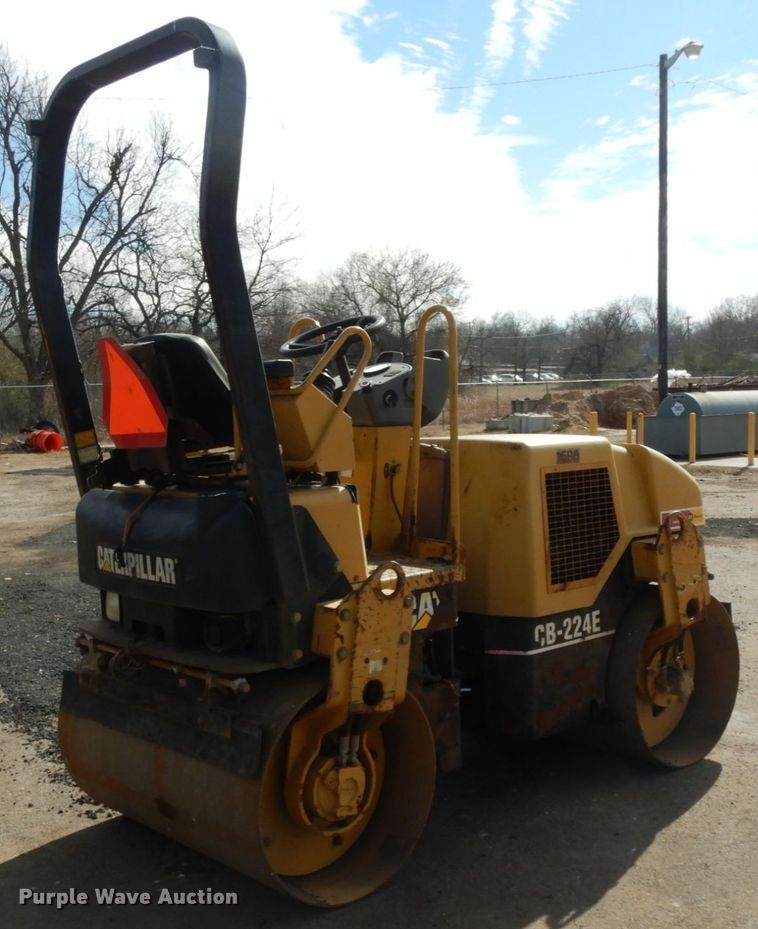 image for item DJ8237 Caterpillar CB-224E  double drum vibratory roller