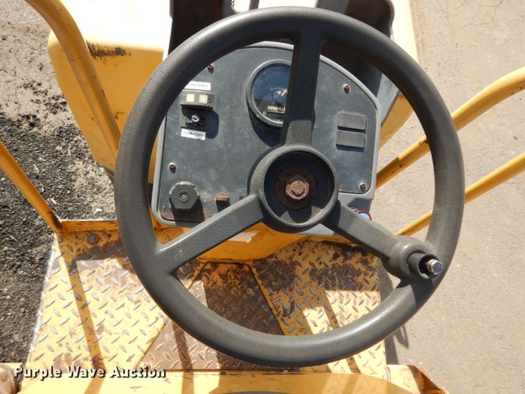 image for item DJ8237 Caterpillar CB-224E  double drum vibratory roller