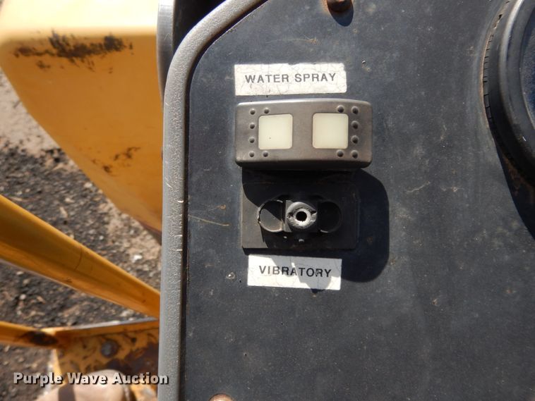 image for item DJ8237 Caterpillar CB-224E  double drum vibratory roller