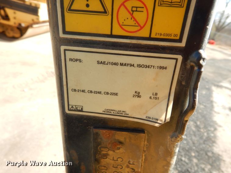 image for item DJ8237 Caterpillar CB-224E  double drum vibratory roller