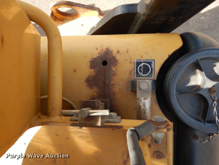 image for item DJ8237 Caterpillar CB-224E  double drum vibratory roller