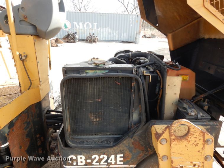image for item DJ8237 Caterpillar CB-224E  double drum vibratory roller