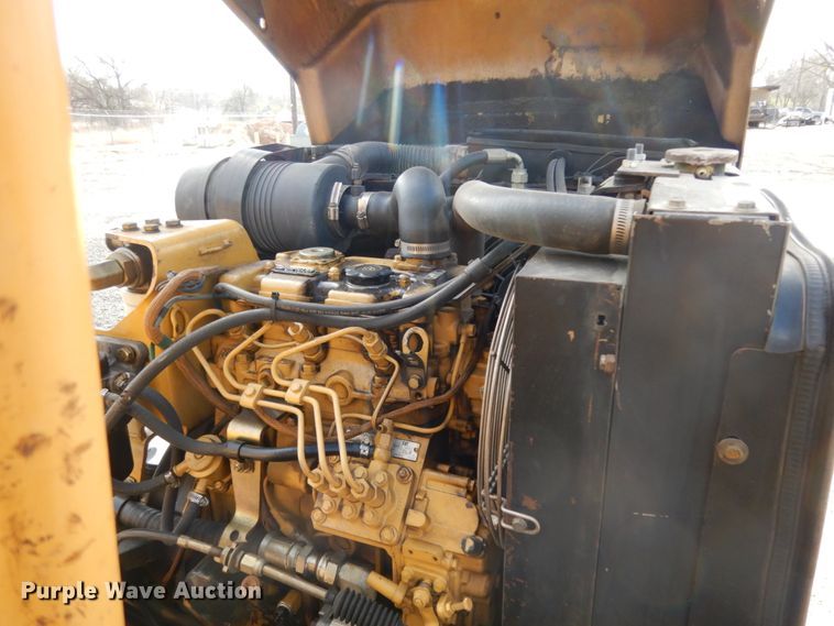 image for item DJ8237 Caterpillar CB-224E  double drum vibratory roller