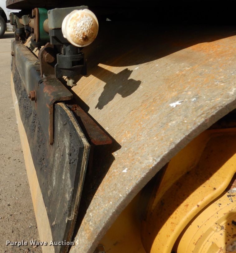 image for item DJ8237 Caterpillar CB-224E  double drum vibratory roller