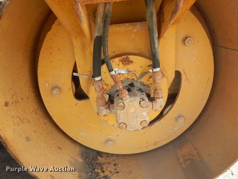 image for item DJ8237 Caterpillar CB-224E  double drum vibratory roller