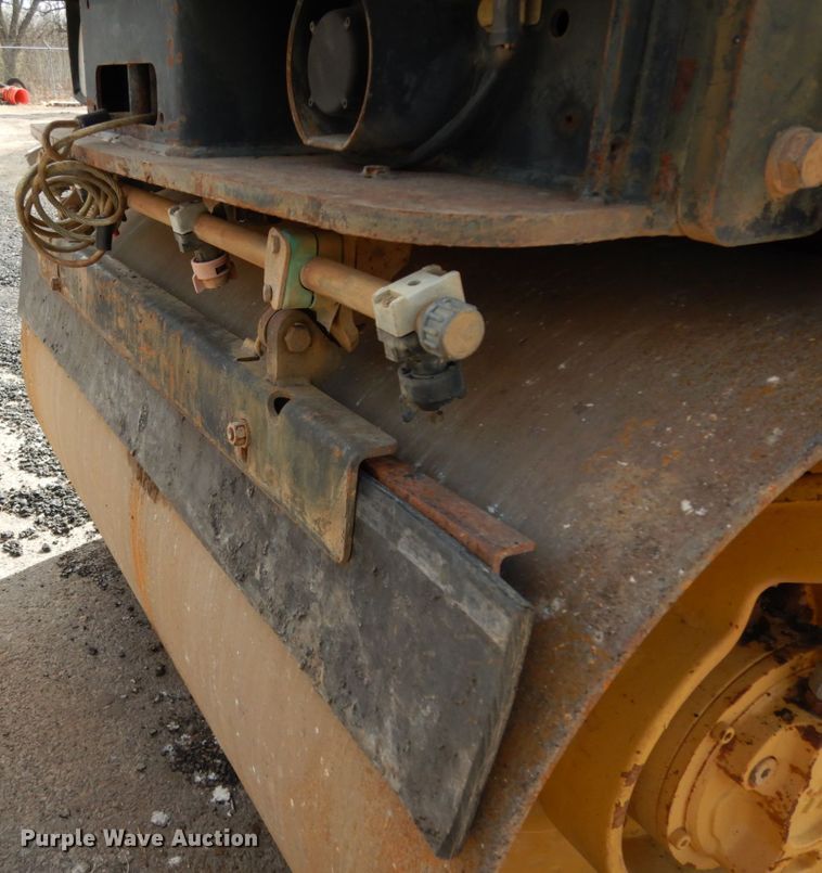 image for item DJ8237 Caterpillar CB-224E  double drum vibratory roller