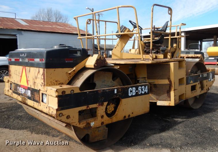 image for item DJ8239 1994 Caterpillar CB-634  double drum vibratory roller