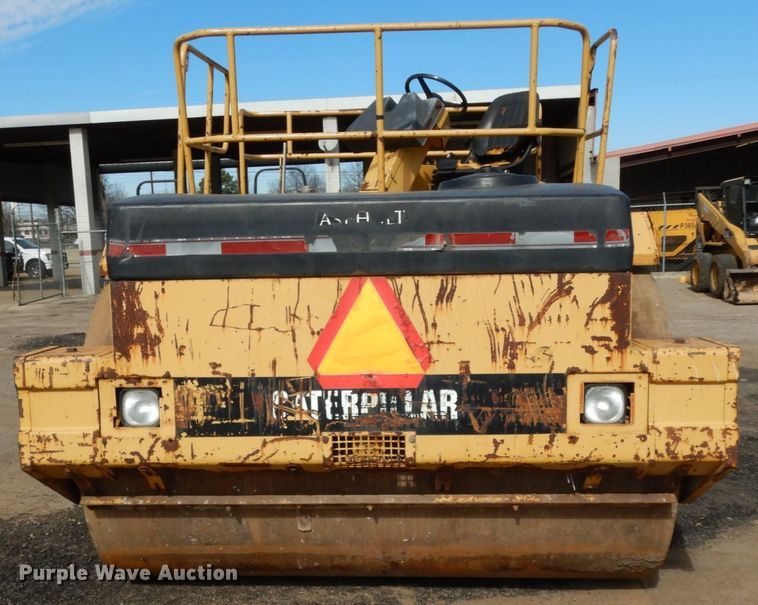 image for item DJ8239 1994 Caterpillar CB-634  double drum vibratory roller