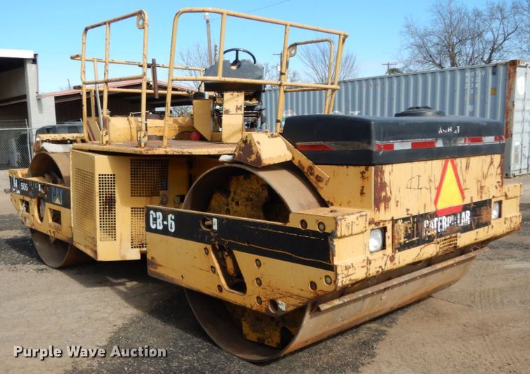 image for item DJ8239 1994 Caterpillar CB-634  double drum vibratory roller