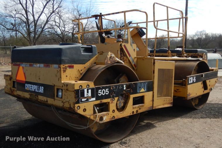 image for item DJ8239 1994 Caterpillar CB-634  double drum vibratory roller