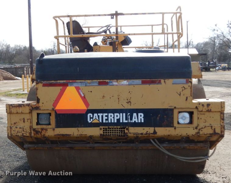 image for item DJ8239 1994 Caterpillar CB-634  double drum vibratory roller
