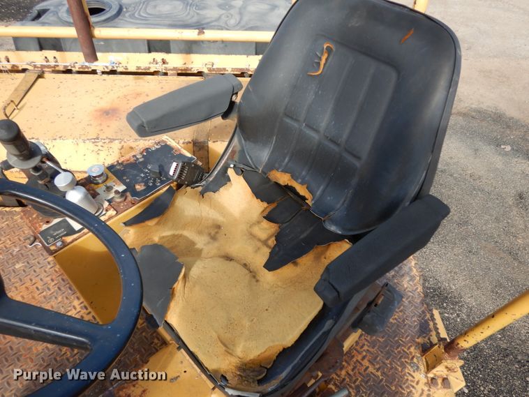 image for item DJ8239 1994 Caterpillar CB-634  double drum vibratory roller