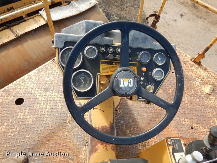 image for item DJ8239 1994 Caterpillar CB-634  double drum vibratory roller