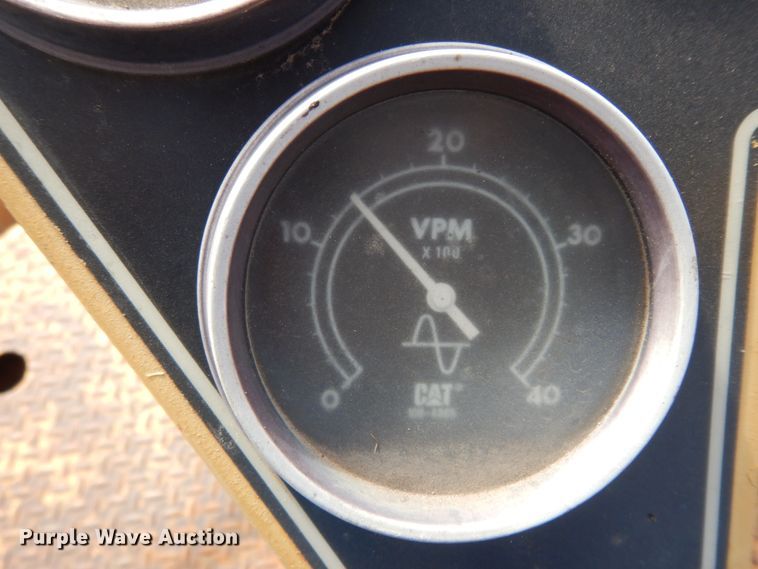 image for item DJ8239 1994 Caterpillar CB-634  double drum vibratory roller