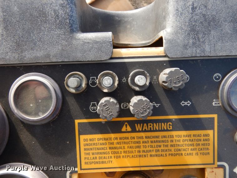 image for item DJ8239 1994 Caterpillar CB-634  double drum vibratory roller