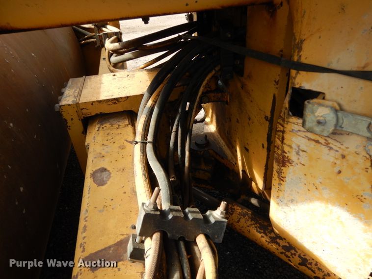 image for item DJ8239 1994 Caterpillar CB-634  double drum vibratory roller