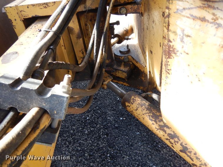 image for item DJ8239 1994 Caterpillar CB-634  double drum vibratory roller