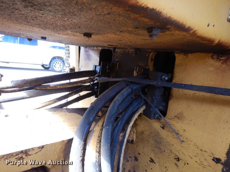 image for item DJ8239 1994 Caterpillar CB-634  double drum vibratory roller