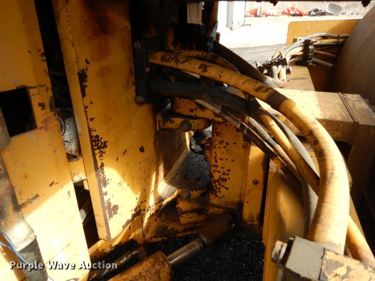 image for item DJ8239 1994 Caterpillar CB-634  double drum vibratory roller