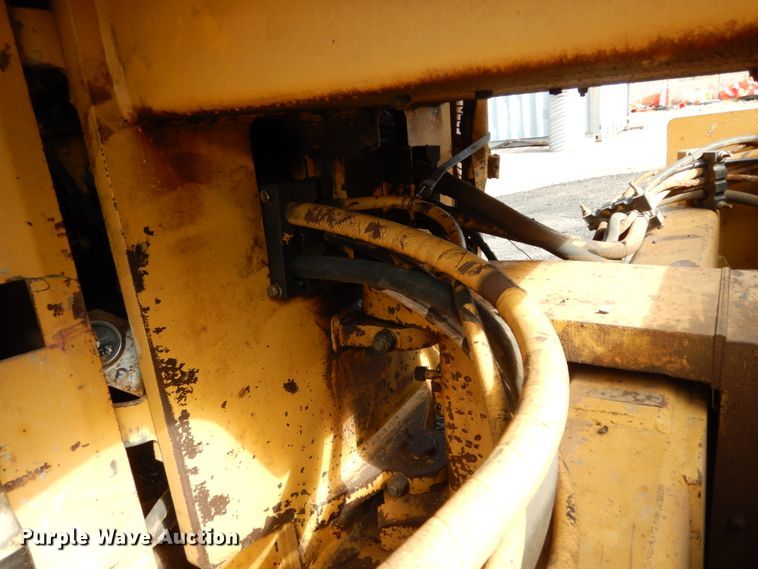 image for item DJ8239 1994 Caterpillar CB-634  double drum vibratory roller