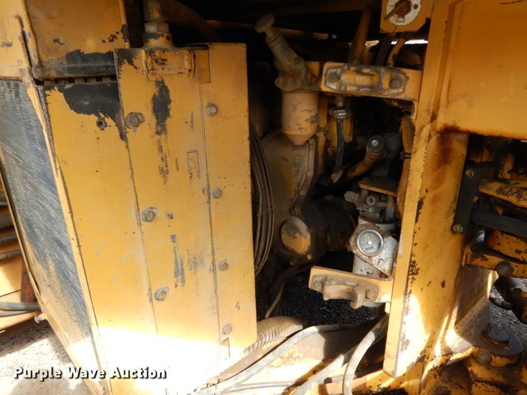 image for item DJ8239 1994 Caterpillar CB-634  double drum vibratory roller