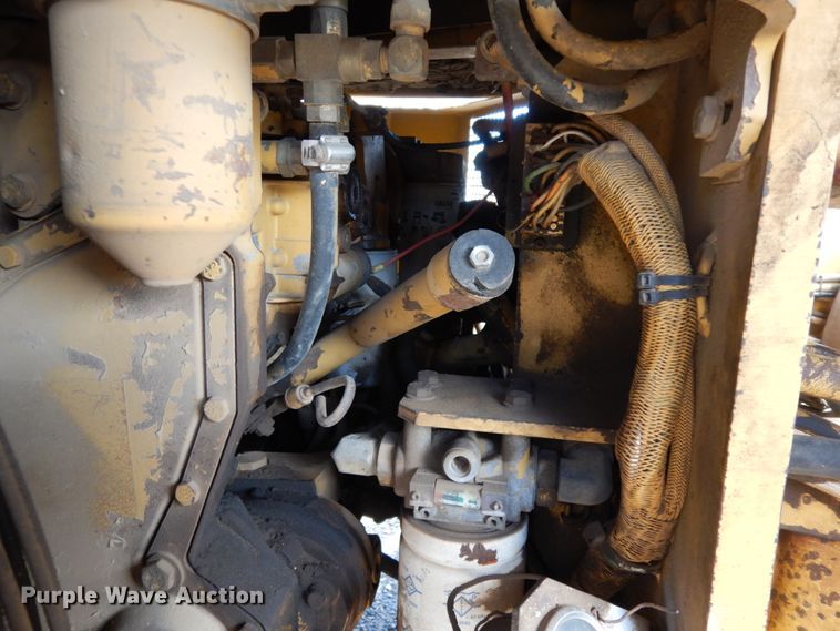 image for item DJ8239 1994 Caterpillar CB-634  double drum vibratory roller