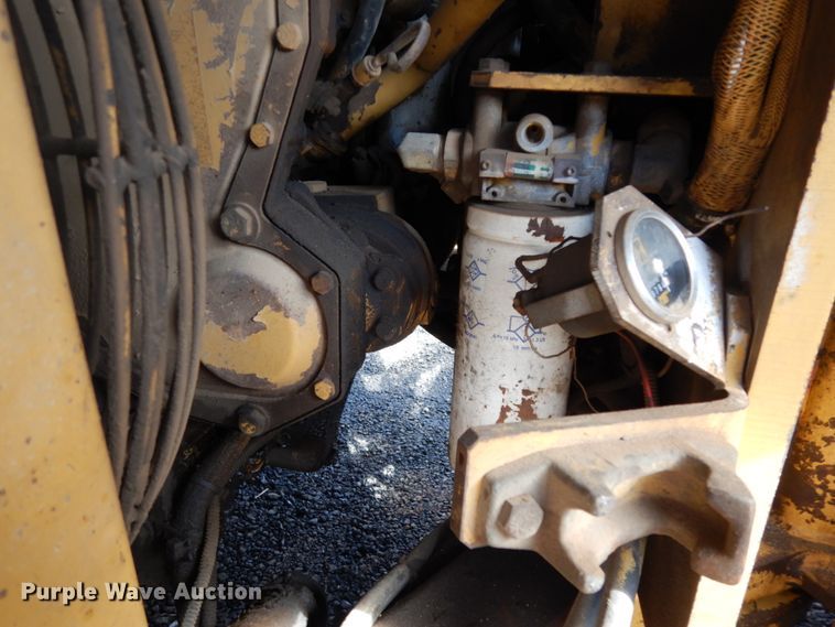 image for item DJ8239 1994 Caterpillar CB-634  double drum vibratory roller