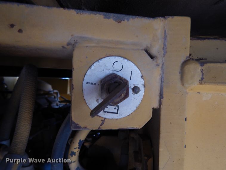 image for item DJ8239 1994 Caterpillar CB-634  double drum vibratory roller