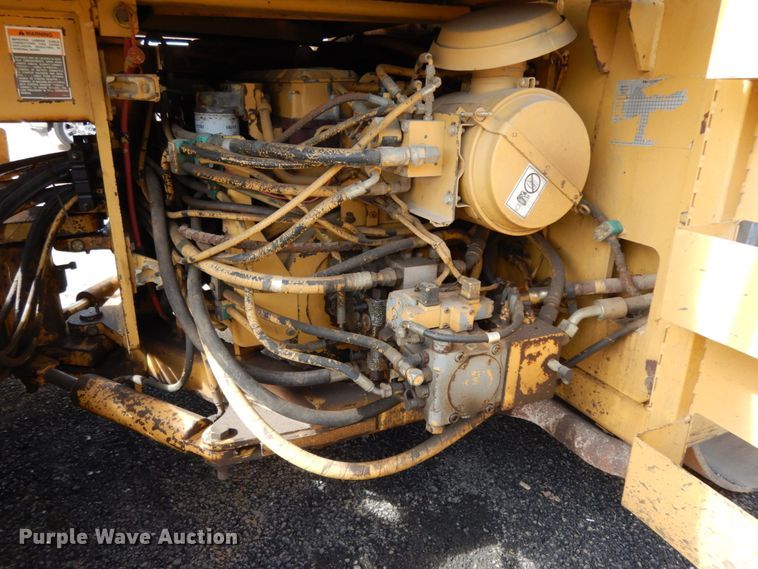 image for item DJ8239 1994 Caterpillar CB-634  double drum vibratory roller