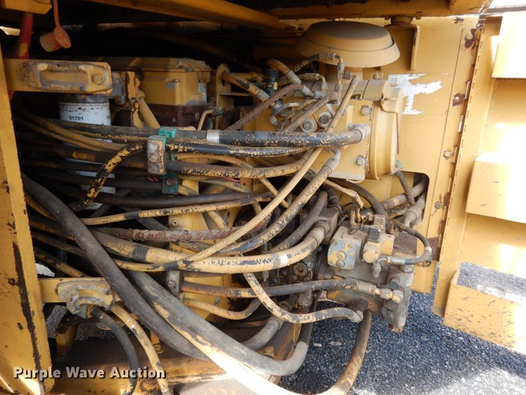 image for item DJ8239 1994 Caterpillar CB-634  double drum vibratory roller