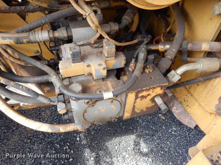 image for item DJ8239 1994 Caterpillar CB-634  double drum vibratory roller