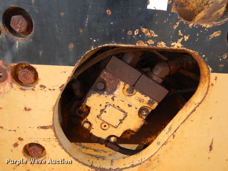 image for item DJ8239 1994 Caterpillar CB-634  double drum vibratory roller