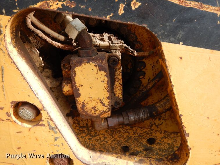 image for item DJ8239 1994 Caterpillar CB-634  double drum vibratory roller