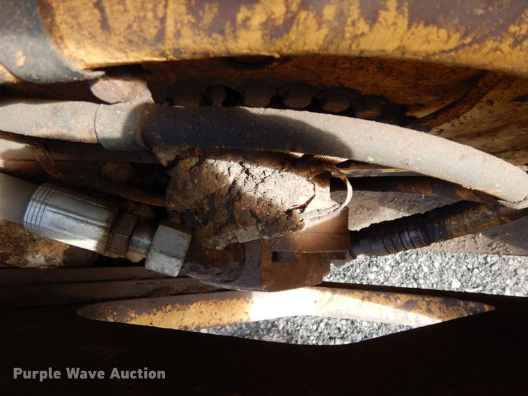 image for item DJ8239 1994 Caterpillar CB-634  double drum vibratory roller