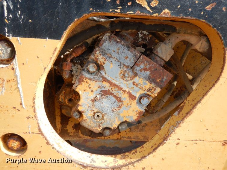 image for item DJ8239 1994 Caterpillar CB-634  double drum vibratory roller