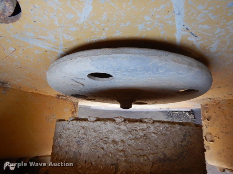 image for item DJ8239 1994 Caterpillar CB-634  double drum vibratory roller