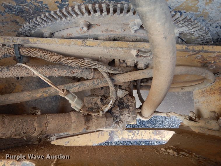 image for item DJ8239 1994 Caterpillar CB-634  double drum vibratory roller