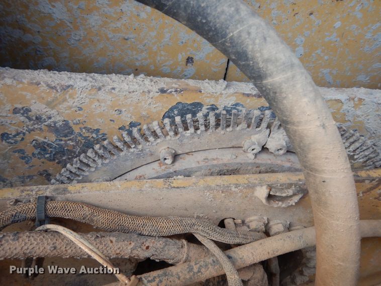 image for item DJ8239 1994 Caterpillar CB-634  double drum vibratory roller